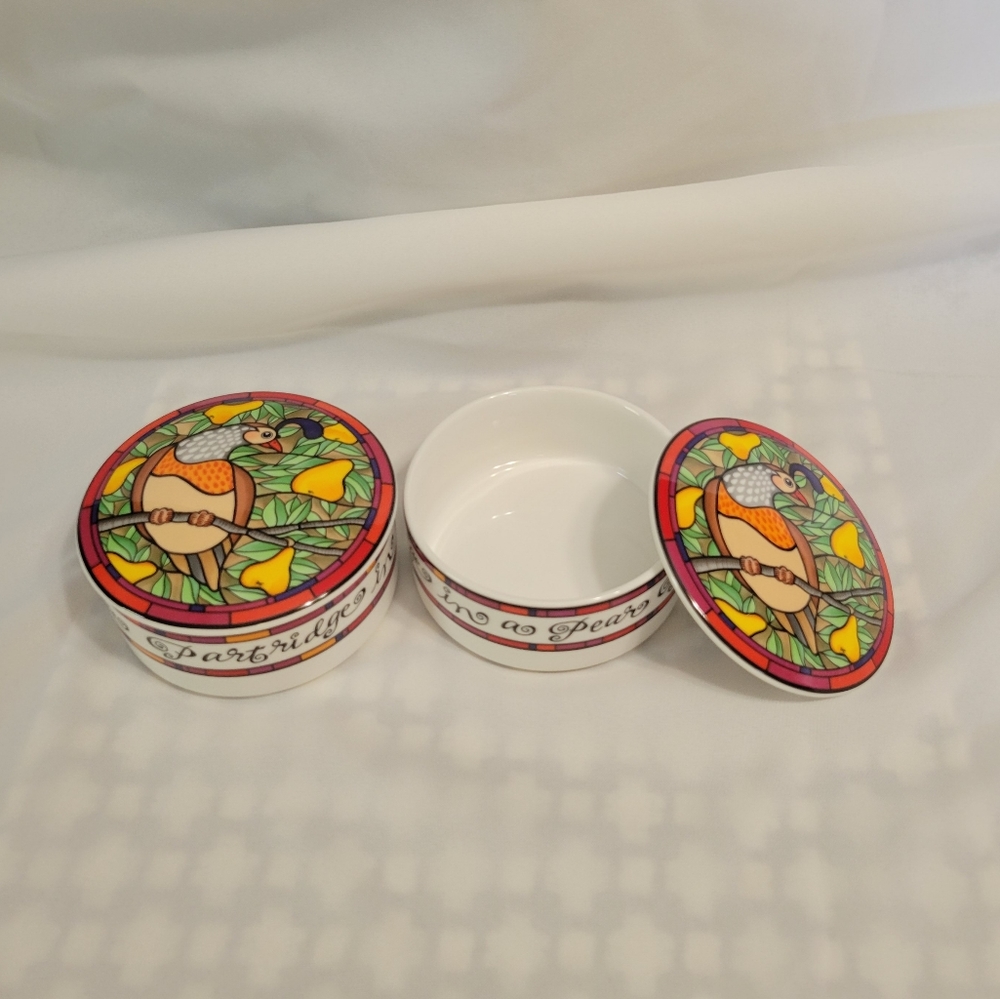 Mikasa Partridge Pear Tree FX076 Ceramic Lidded Trinket Boxes by Dan Scannell - Picture 4 of 5